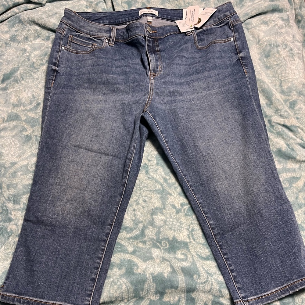 Lane Bryant NWT Sz 18 Straight Fit Pedal Jean Capris.